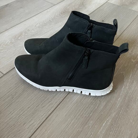 Cole Haan Zerogrand Women's 8 Side Zip Bootie Sneaker Waterproof Black Leather - Picture 4 of 8